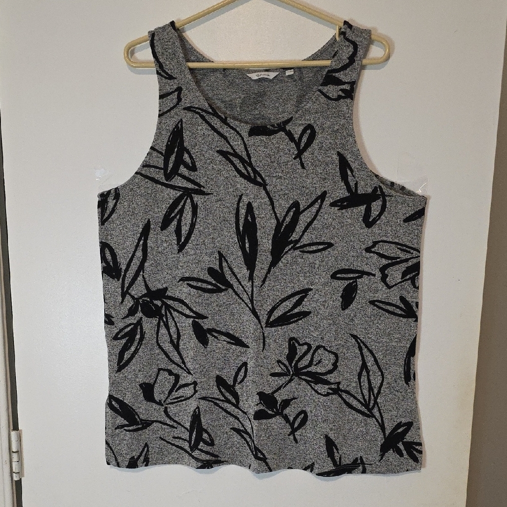 EUC Reitmans Black and Gray Floral Tank Top